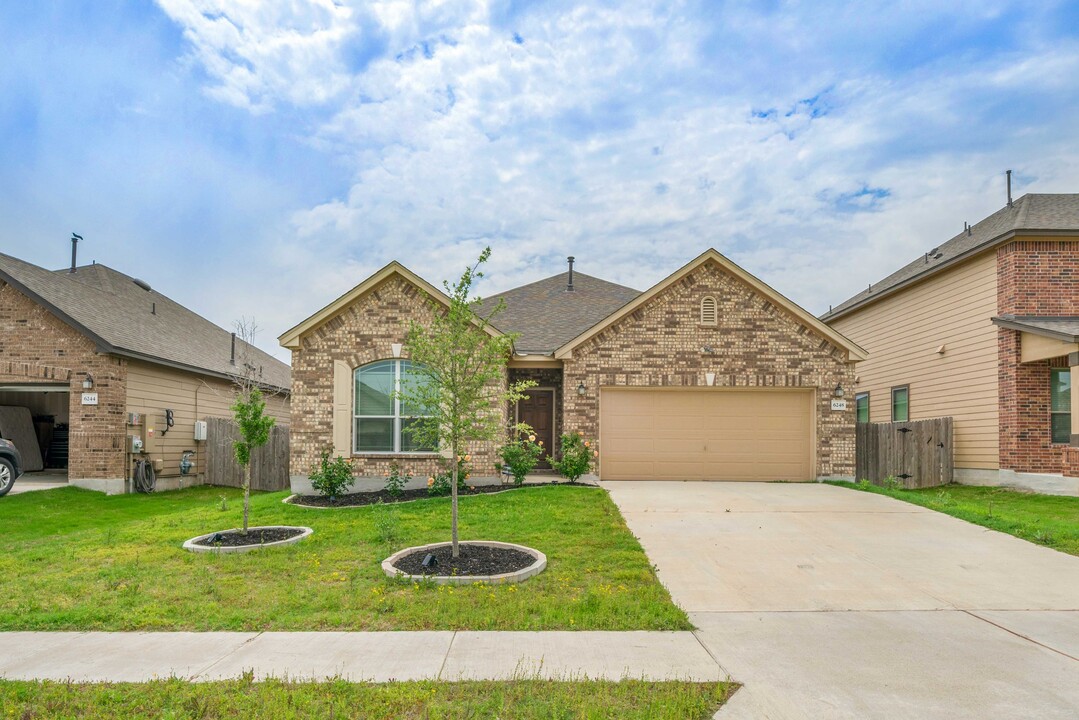 6248 Mantalcino Dr in Round Rock, TX - Building Photo