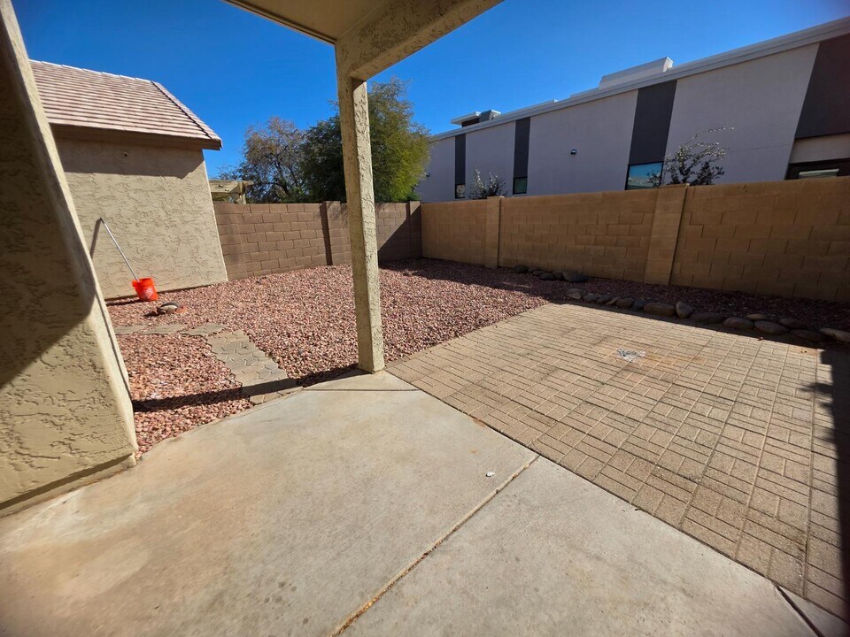 10617 W Coronado Rd in Avondale, AZ - Building Photo