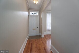 236 Mercer St in Trenton, NJ - Building Photo