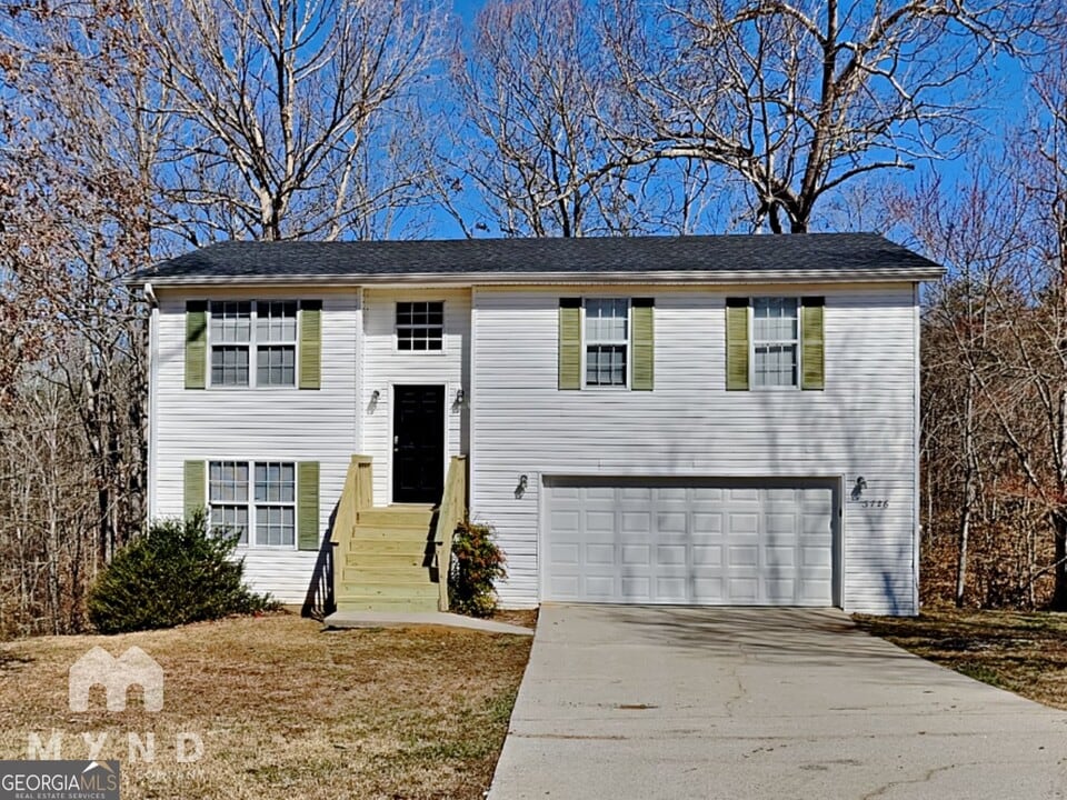 3726 James Ed Rd in Gainesville, GA - Foto de edificio