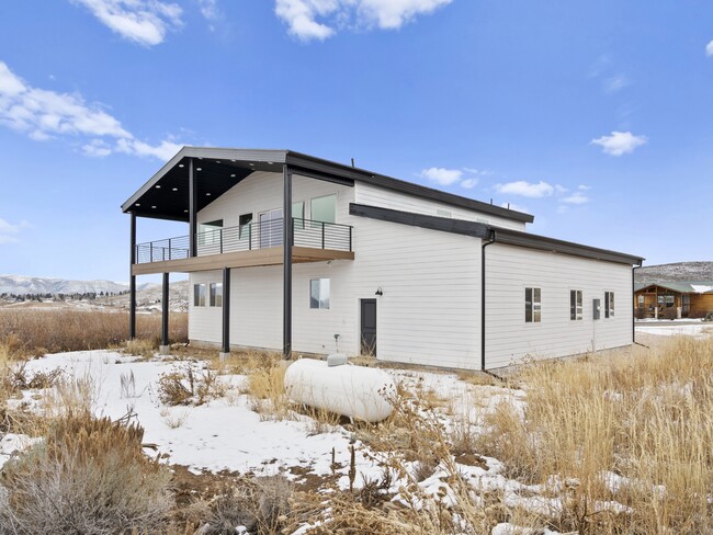 2752 Country Club Dr in Garden City, UT - Building Photo - Building Photo