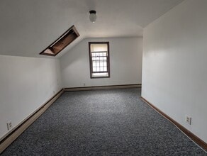 73 Park Ave in Enfield, CT - Building Photo - Building Photo