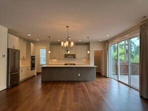 12515 78th Ln NE in Kirkland, WA - Building Photo - Building Photo
