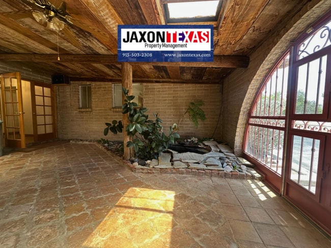1067 Villa Linda Way in El Paso, TX - Building Photo - Building Photo