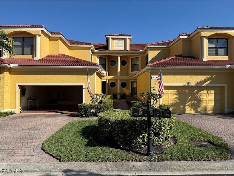 15751 Prentiss Pointe Cir in Ft. Myers, FL - Foto de edificio