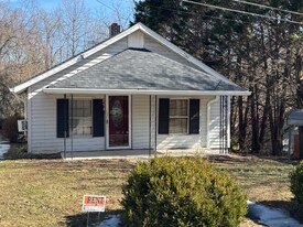 273 Lincoln Heights Rd in North Wilkesboro, NC - Building Photo
