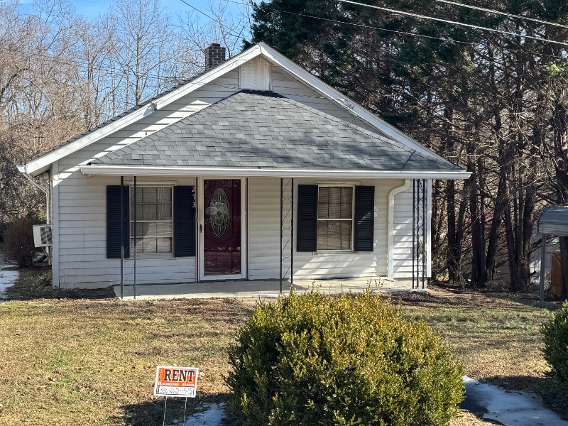 273 Lincoln Heights Rd in North Wilkesboro, NC - Foto de edificio