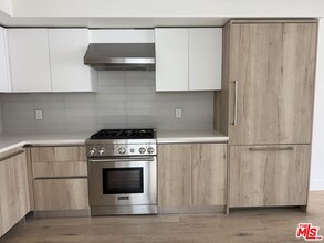 8210 Fountain Ave in West Hollywood, CA - Building Photo - Building Photo