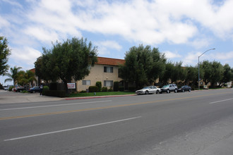 Coronado Manor in San Diego, CA - Building Photo - Building Photo