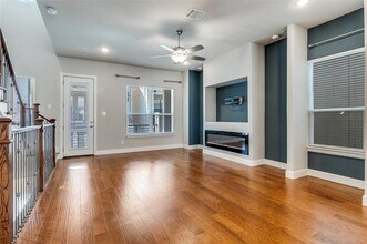 8218 Laflin Ln in Dallas, TX - Building Photo - Building Photo