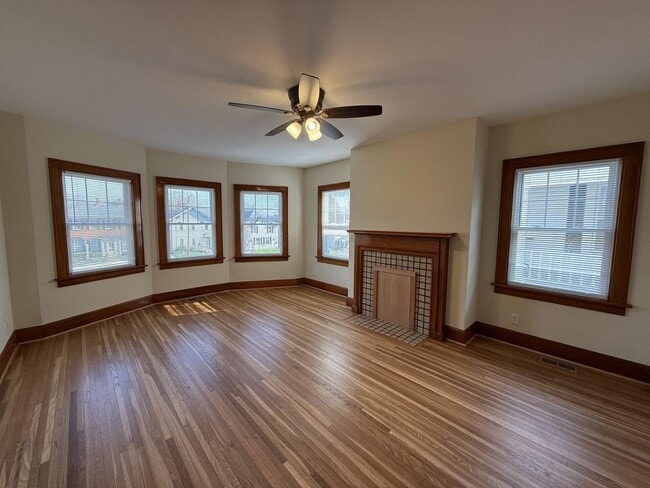 324 E Main St in Lancaster, OH - Building Photo - Building Photo