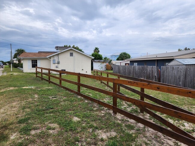 205A 1st St in Panama City Beach, FL - Building Photo - Building Photo