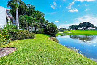 1924 Presidential Way in West Palm Beach, FL - Building Photo - Building Photo