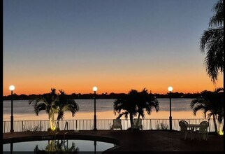 2861 N Oakland Forest Dr, Unit 301 in Oakland Park, FL - Foto de edificio - Building Photo