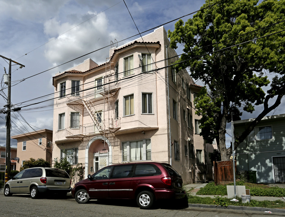 Villa Mesa Apartments in Oakland, CA - Building Photo