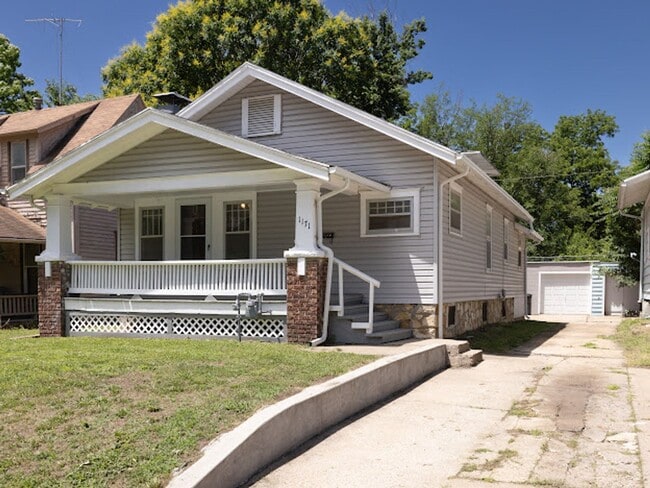 property at 1171 SW Jewell Ave