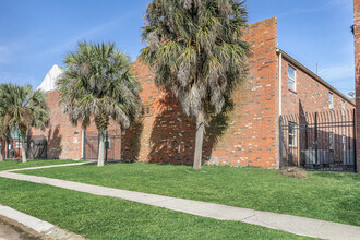 Plaza Park Apartments in New Orleans, LA - Building Photo - Building Photo