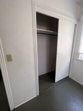 E. E Walnut Ave in Visalia, CA - Building Photo - Building Photo