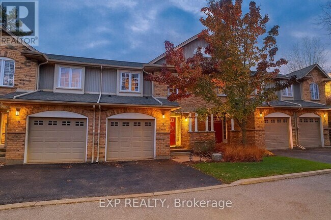 15 Bannister Ct in Cambridge, ON - Building Photo - Building Photo