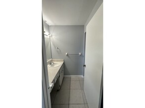 1418 SE 23rd Terrace in Cape Coral, FL - Foto de edificio - Building Photo