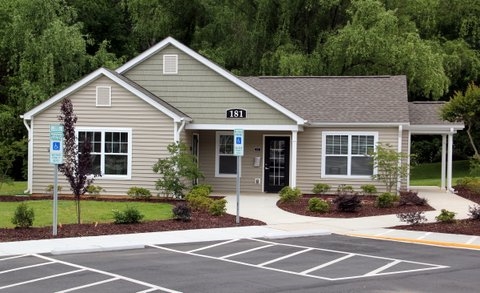 Cedar Ridge Apartments in Haw River, NC - Foto de edificio - Building Photo