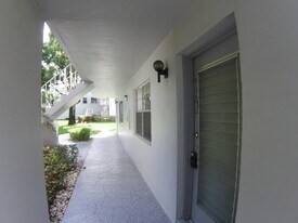 935 Flanders T in Delray Beach, FL - Building Photo