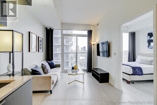 181 Dundas St E in Toronto, ON - Building Photo