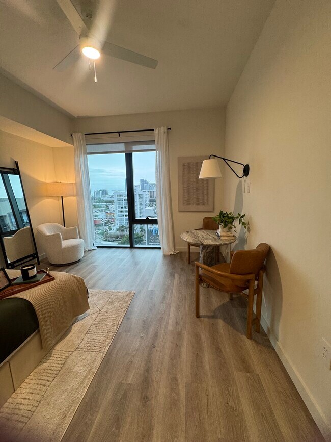 94 NW 30th St, Unit 415 in Miami, FL - Building Photo - Building Photo