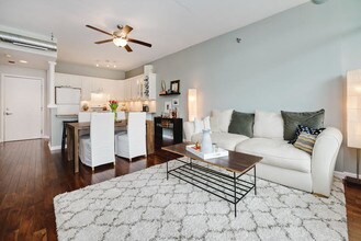 909 W Washington Blvd, Unit 601 in Chicago, IL - Building Photo - Building Photo