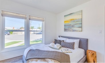 405 N Peach Knoll in Anaheim, CA - Foto de edificio - Building Photo