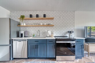 5222 SE Holgate Blvd in Portland, OR - Building Photo - Building Photo