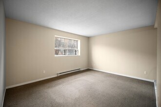 1381 Bathurst St in Toronto, ON - Building Photo - Building Photo