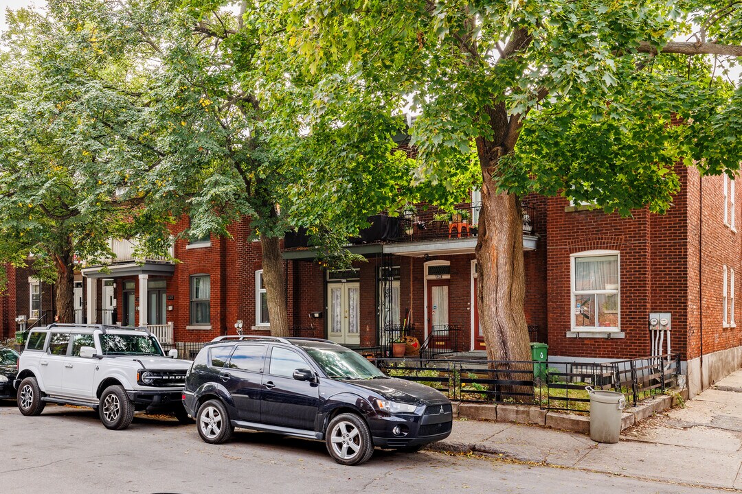 2360 Belgrave Av in Montréal, QC - Building Photo
