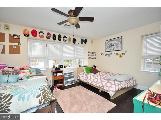 6110 Ridge Ave in Philadelphia, PA - Building Photo - Building Photo