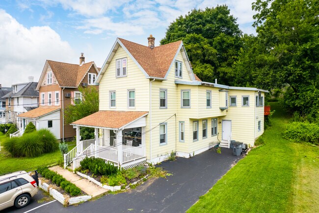 1029 Lancaster Ave