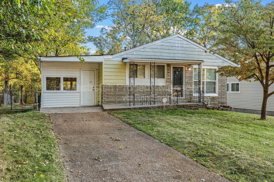 212 Mc Alpine Dr in St. Louis, MO - Building Photo