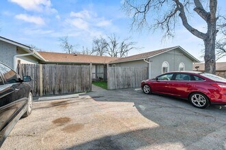 410 Old Thorndale Rd in Taylor, TX - Building Photo - Building Photo