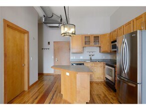 523 Jackson St in St. Paul, MN - Foto de edificio - Building Photo