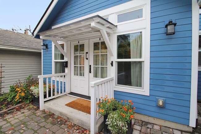 816 NE Imperial Ave in Portland, OR - Foto de edificio - Building Photo