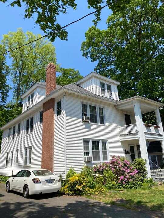 142 Whitman Ave, Unit 2F in West Hartford, CT - Building Photo