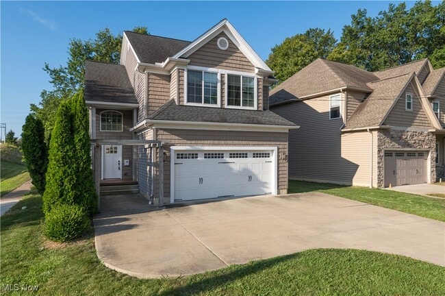 23711 Wolf Rd in Bay Village, OH - Foto de edificio - Building Photo