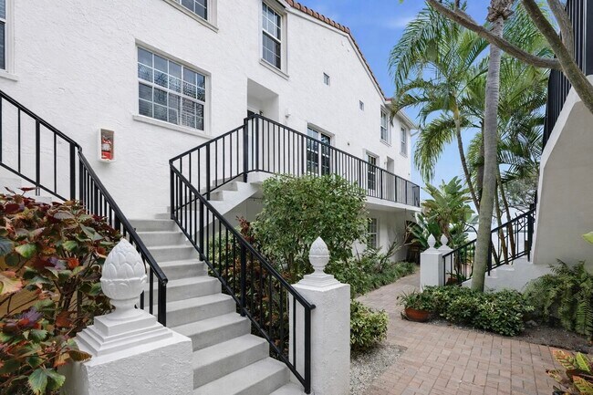 1155 Lake Shore Dr in Lake Park, FL - Building Photo - Building Photo