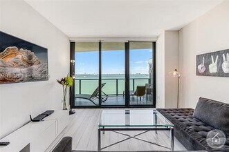 460 NE 28th St, Unit 1707 in Miami, FL - Building Photo - Building Photo