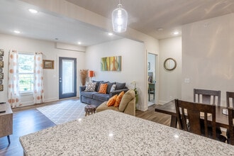 Winding Springs in Elizabethtown, KY - Building Photo - Interior Photo