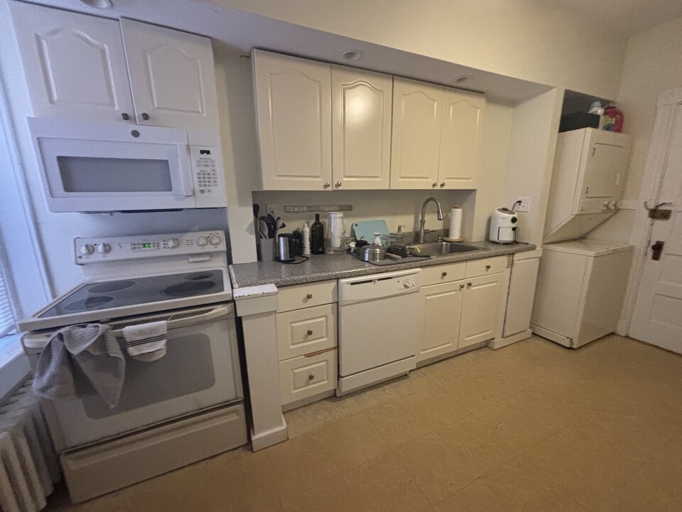 1248 Beacon St, Unit 1 in Brookline, MA - Building Photo