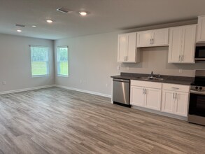 6365 Firefly Dr in Milton, FL - Foto de edificio - Building Photo