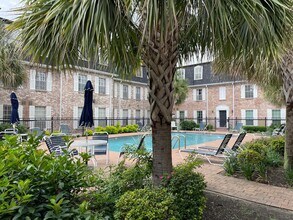 353 N Post Oak Ln in Houston, TX - Building Photo - Building Photo