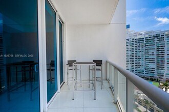 50 South Pointe Dr in Miami Beach, FL - Foto de edificio - Building Photo