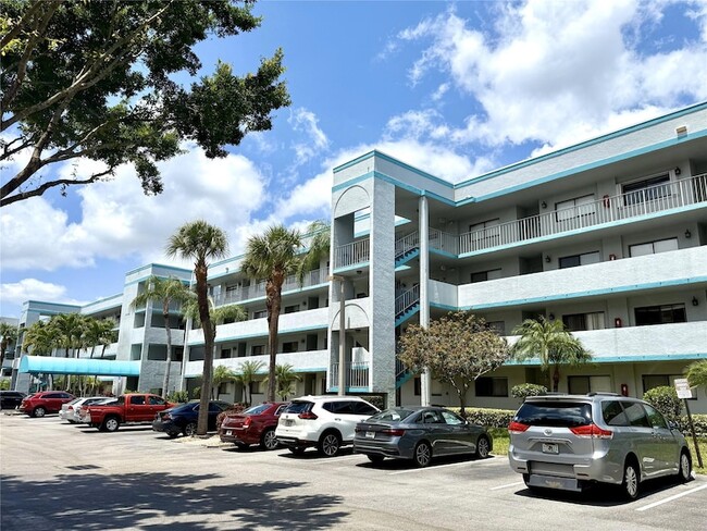 property at 4725 Lucerne Lakes Blvd E