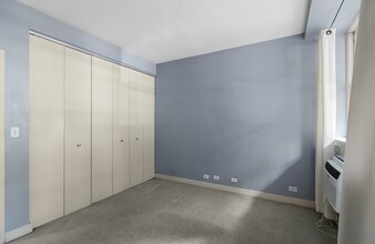 2300 N Commonwealth Ave, Unit 1A in Chicago, IL - Building Photo - Building Photo